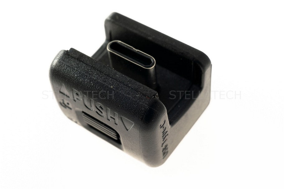 gear vr usb c adapter Samsung Typ Uniqlo x Metal Gear Negin Safran Farbe:Signal Yellow